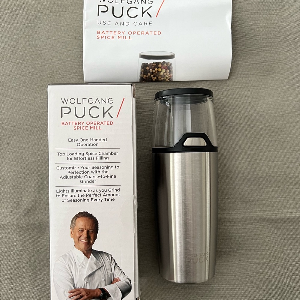 NEW Wolfgang Puck Silver Spice Mill Grinder for Spices Battery Operated